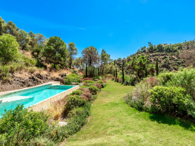 Villa for sale in El Madroñal, Benahavis