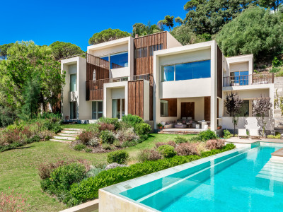 Villa for sale in El Madroñal, Benahavis