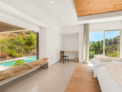 Villa for sale in El Madroñal, Benahavis