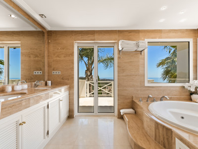 Villa for sale in Los Altos de los Monteros, Marbella East