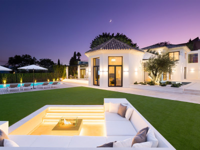 Villa for sale in Nueva Andalucia