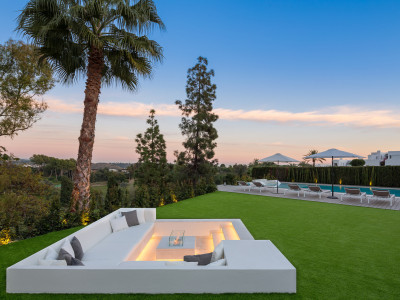 Villa for sale in Nueva Andalucia