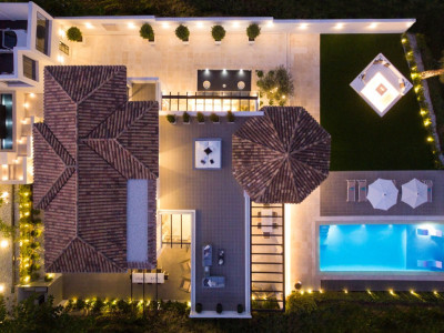 Villa for sale in Nueva Andalucia