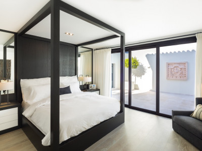 Villa for sale in Nueva Andalucia