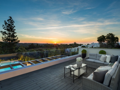 Villa for sale in Nueva Andalucia