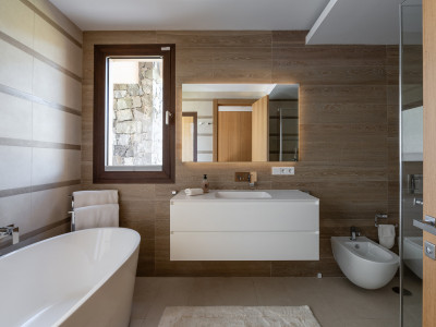 Ground Floor Apartment for sale in Real de La Quinta, Benahavis