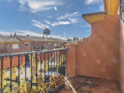 Town House for sale in Atalaya, Estepona