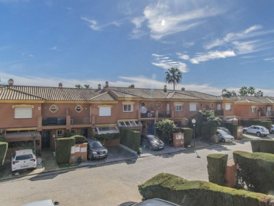 Town House for sale in Atalaya, Estepona