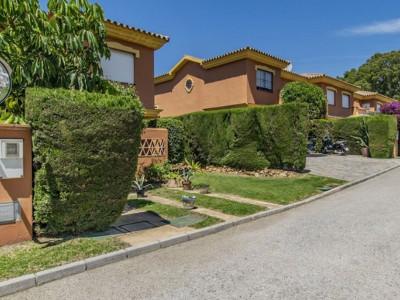Town House for sale in Atalaya, Estepona