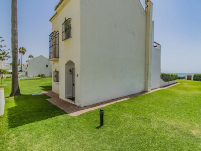 Town House for sale in Las Chapas, Marbella East