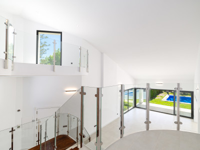 Villa for sale in Linda Vista Baja, San Pedro de Alcantara