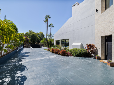 Villa for sale in Linda Vista Baja, San Pedro de Alcantara