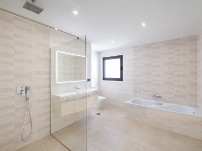 Villa for sale in Linda Vista Baja, San Pedro de Alcantara