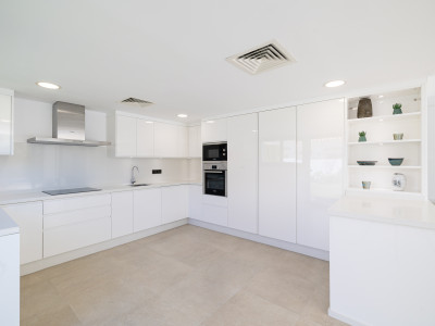 Villa for sale in Linda Vista Baja, San Pedro de Alcantara