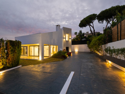 Villa for sale in Linda Vista Baja, San Pedro de Alcantara