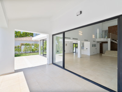 Villa for sale in Linda Vista Baja, San Pedro de Alcantara