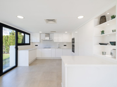Villa for sale in Linda Vista Baja, San Pedro de Alcantara