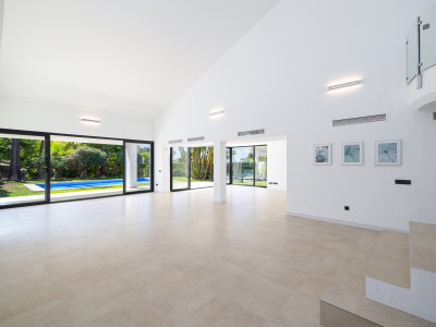 Villa for sale in Linda Vista Baja, San Pedro de Alcantara