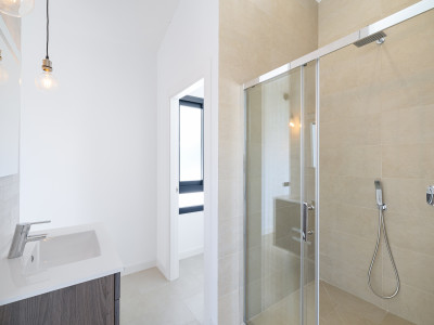 Villa for sale in Linda Vista Baja, San Pedro de Alcantara