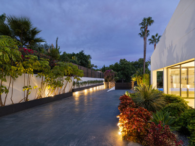Villa for sale in Linda Vista Baja, San Pedro de Alcantara