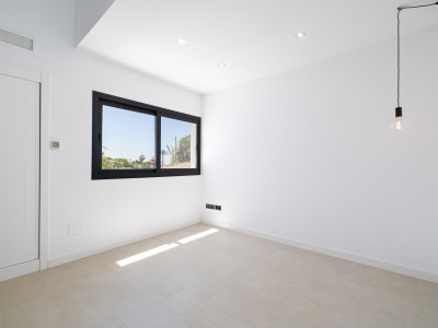 Villa for sale in Linda Vista Baja, San Pedro de Alcantara