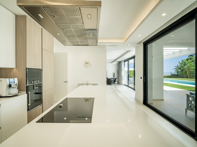 Villa for sale in Los Flamingos, Benahavis