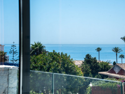 Villa for sale in Estepona