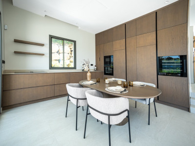 Villa for sale in Estepona