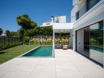 Villa for sale in Estepona