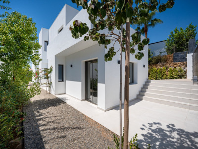 Villa for sale in Estepona