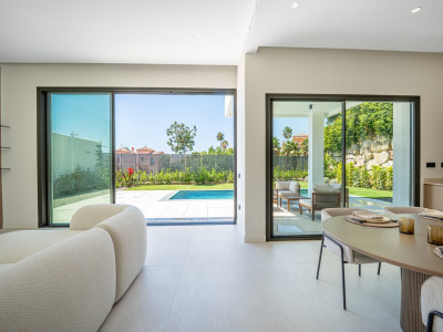 Villa for sale in Estepona