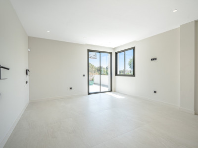 Villa for sale in Estepona