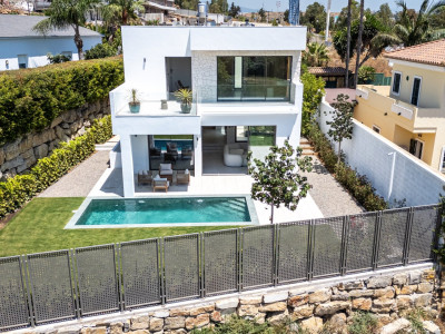 Villa for sale in Estepona