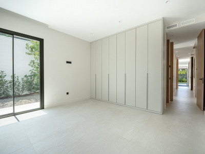 Villa for sale in Estepona