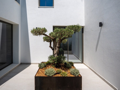 Villa for sale in Estepona