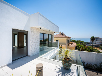 Villa for sale in Estepona