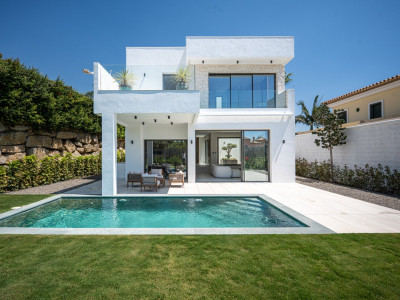 Villa for sale in Estepona