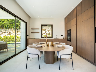 Villa for sale in Estepona