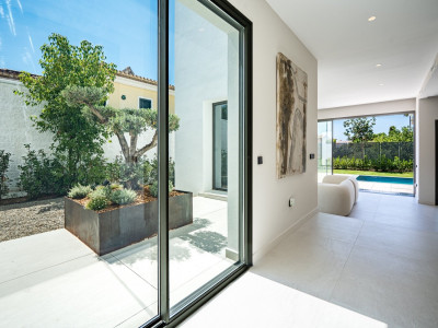 Villa for sale in Estepona