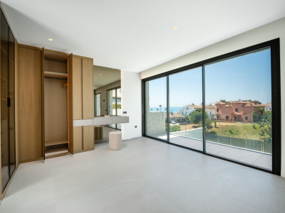 Villa for sale in Estepona