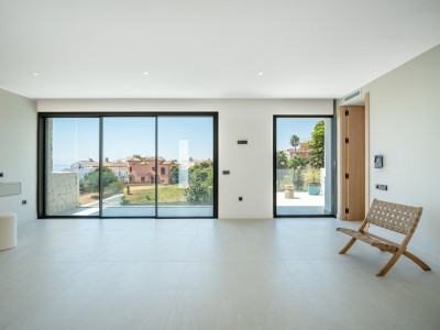 Villa for sale in Estepona