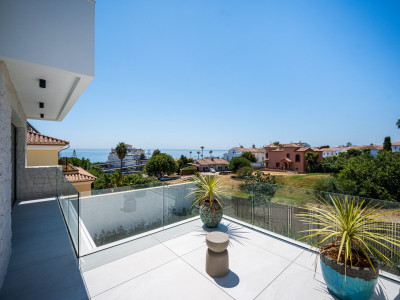 Villa for sale in Estepona
