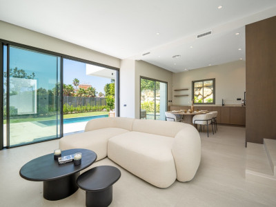 Villa for sale in Estepona