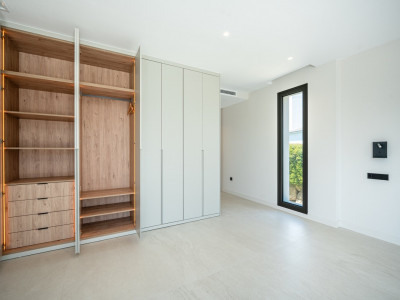 Villa for sale in Estepona
