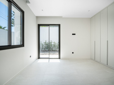 Villa for sale in Estepona