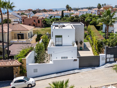 Villa for sale in Estepona