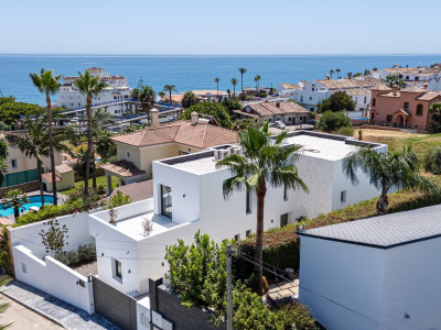 Villa for sale in Estepona