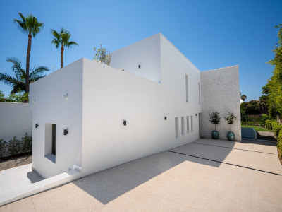 Villa for sale in Estepona