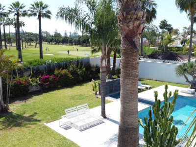 Villa for sale in Los Naranjos Golf, Nueva Andalucia