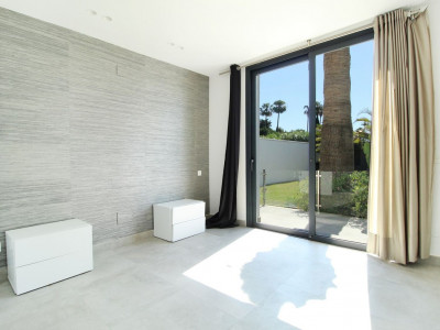 Villa for sale in Los Naranjos Golf, Nueva Andalucia